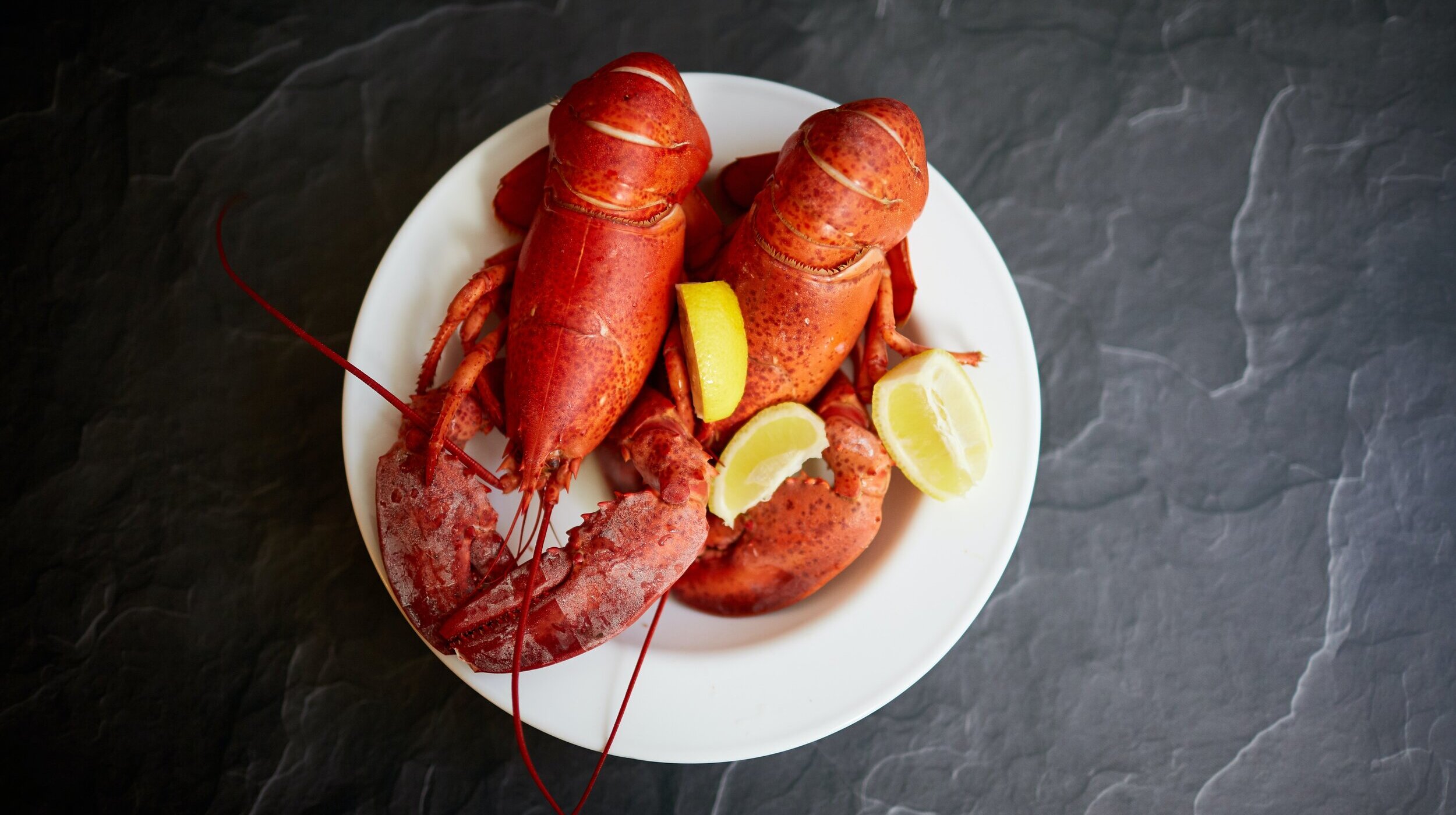lobsters with lemons